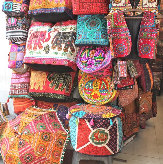 bags at gariahat roadside stall