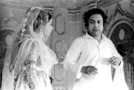 Birju Maharaj on the sets of Shatranj Ke Khiladi