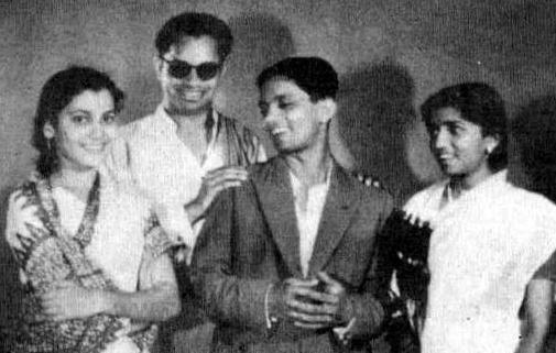 Lata with Sudhir Phadke & others shown to user