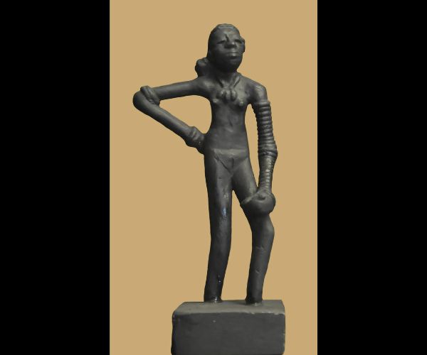 dancing girl sculpture mohenjodaro