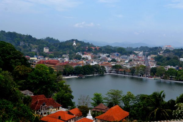 kandy lake side