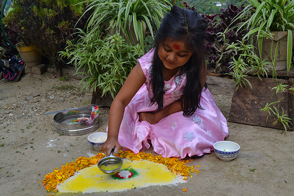 Sanjiboni making rangoli