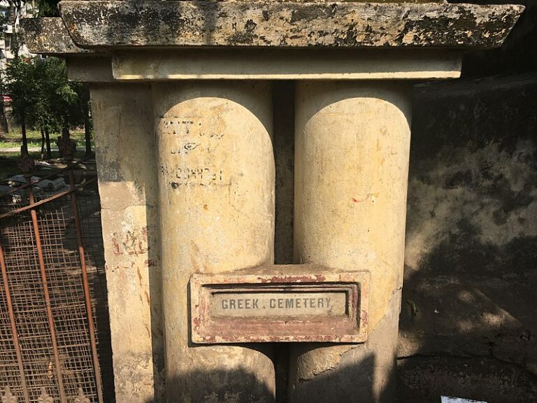Greek_cemetery,_Beleghata