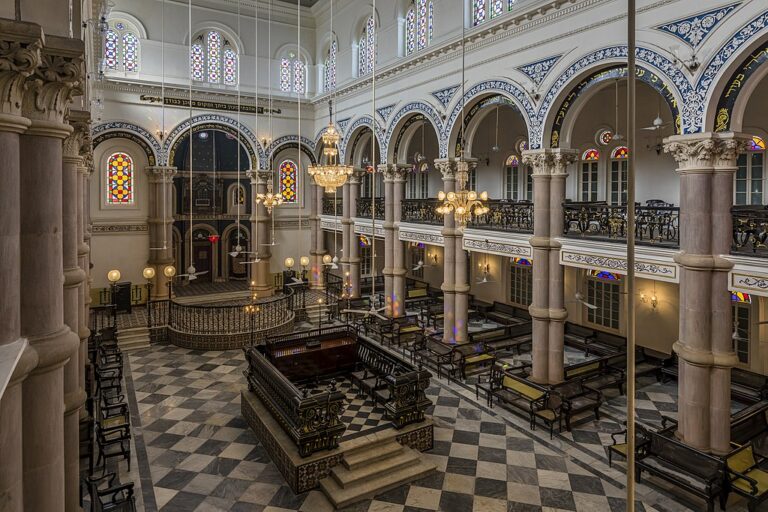 Magen_David_Synagogue_Interiors
